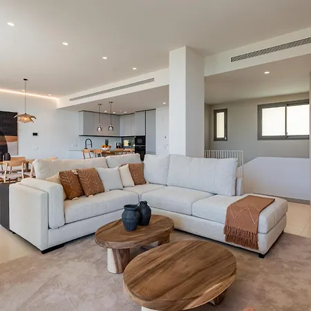 Brand New Elegant Luxurious Duplex Pool & Views