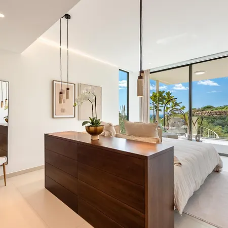 Brand New Elegant Luxurious Duplex Pool & Views